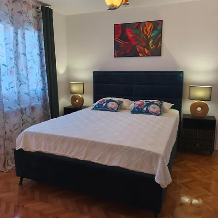 Zora Apartmán Pula